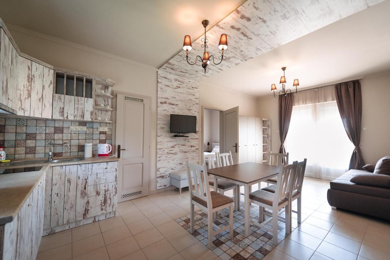 Aranyszarvas Panzio, Etterem Es Grillterasz公寓 外观 照片
