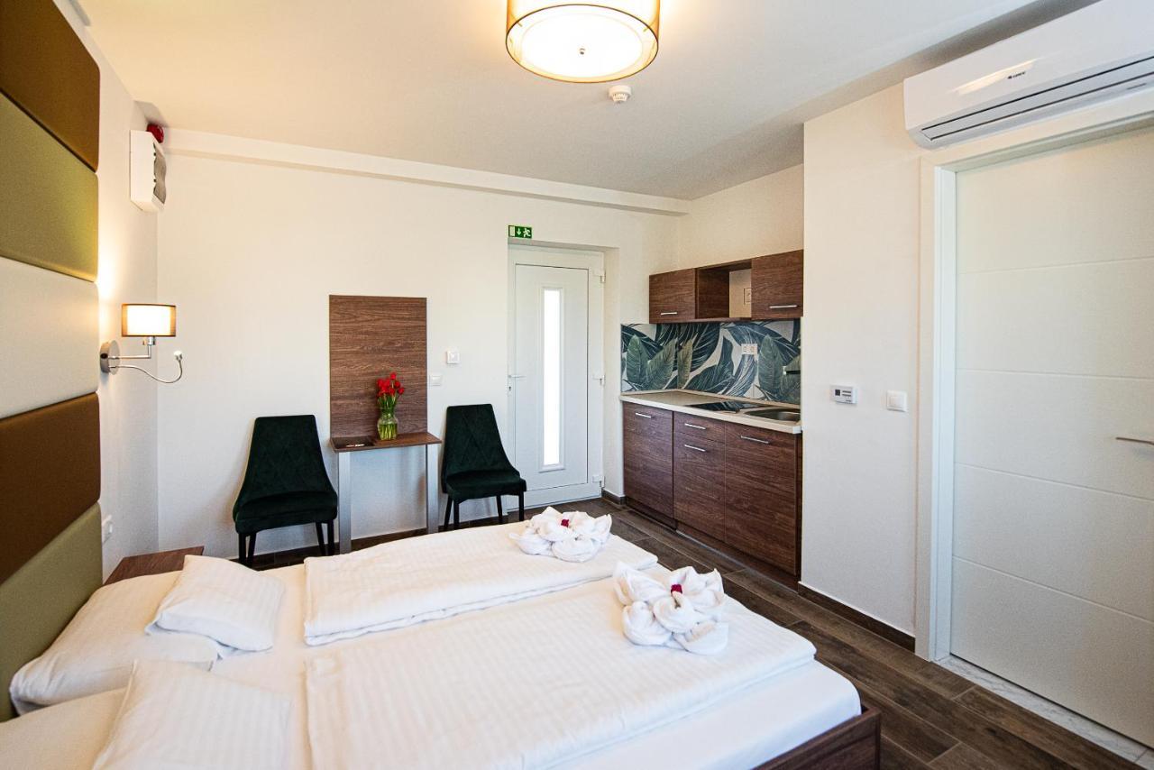 Aranyszarvas Panzio, Etterem Es Grillterasz公寓 外观 照片