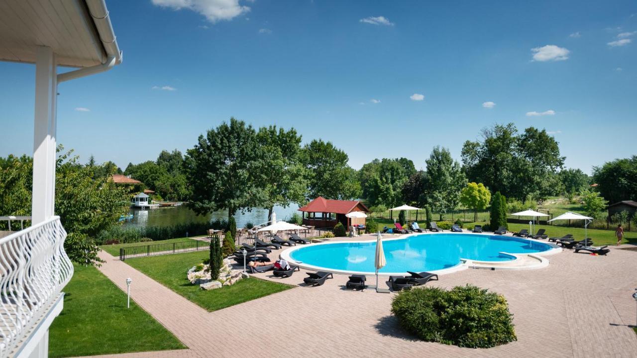 Aranyszarvas Panzio, Etterem Es Grillterasz公寓 外观 照片